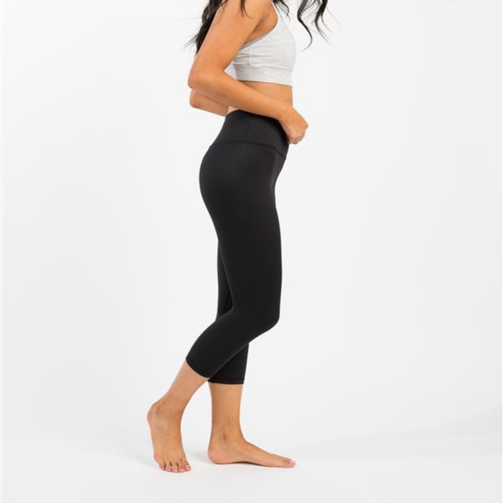 Brand new ZYIA light and tight crop 17" size 8/10
